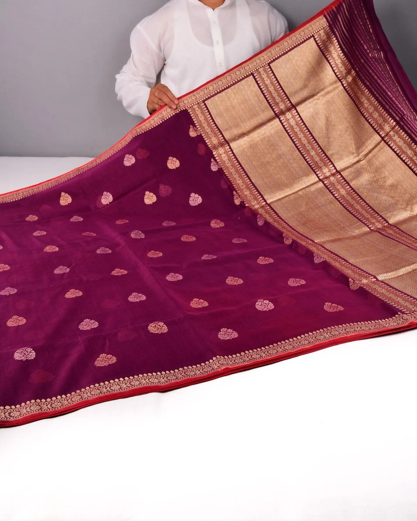 Magenta Banarasi Handwoven Ektara Buti Kadhuan Brocade Handloom Cotton Saree