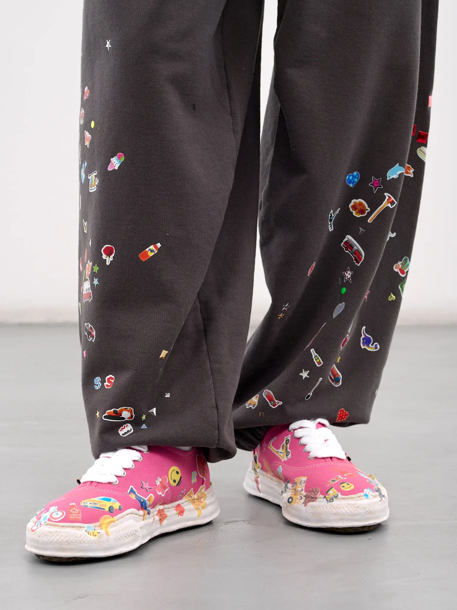 Sticker Graphic Sweatpants (A14PT552-BLACK)