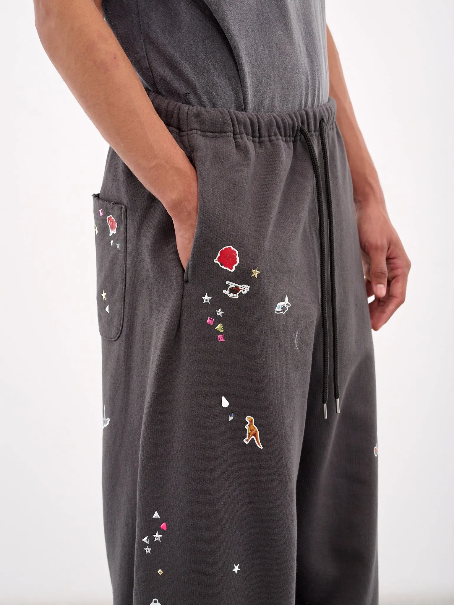 Sticker Graphic Sweatpants (A14PT552-BLACK)