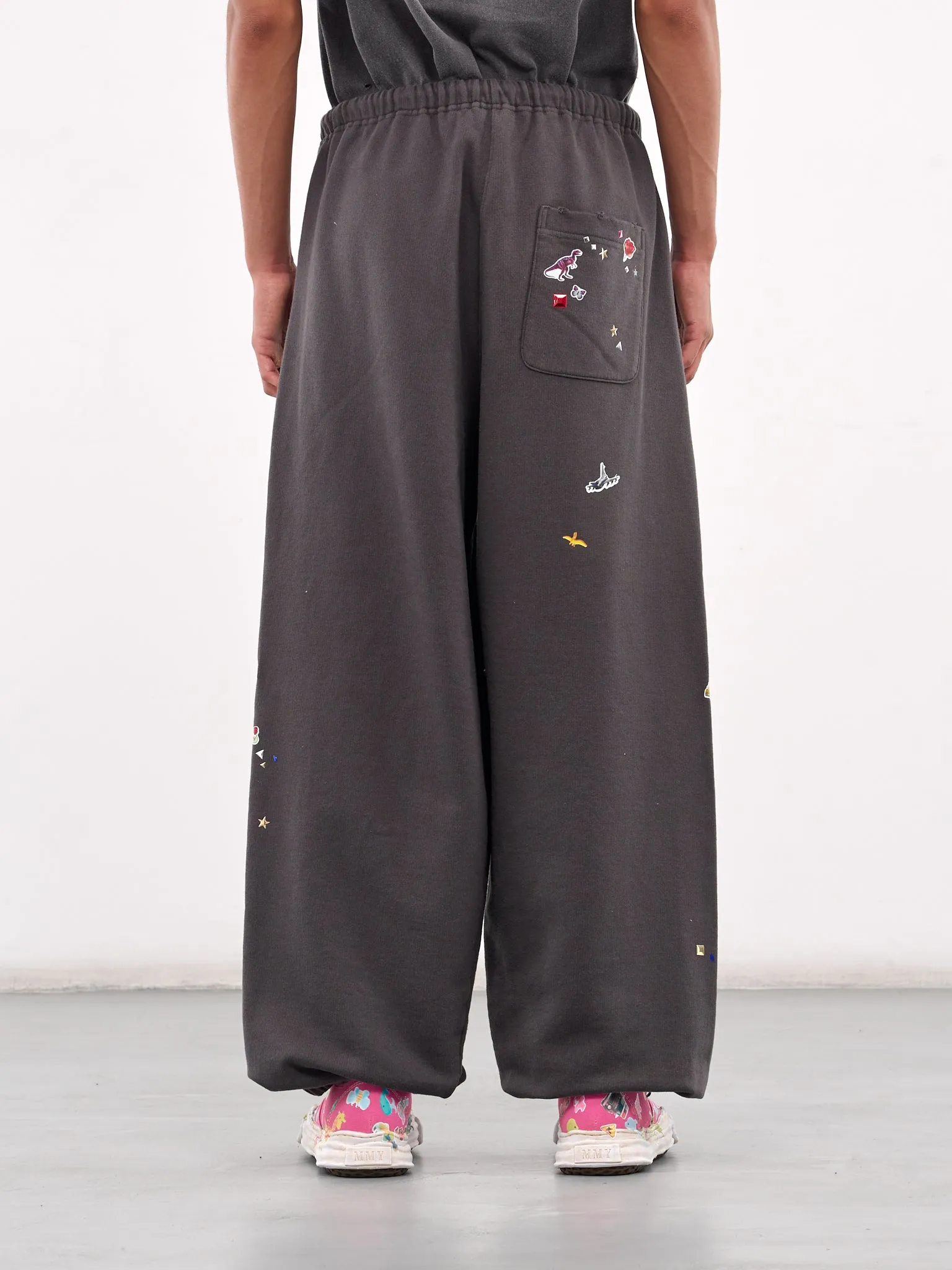 Sticker Graphic Sweatpants (A14PT552-BLACK)